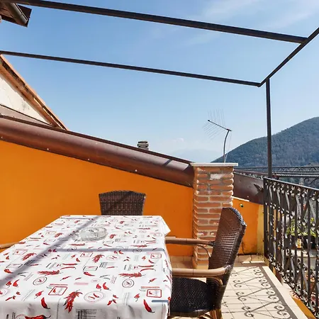 Il Giostro 1 Biassa Apartment